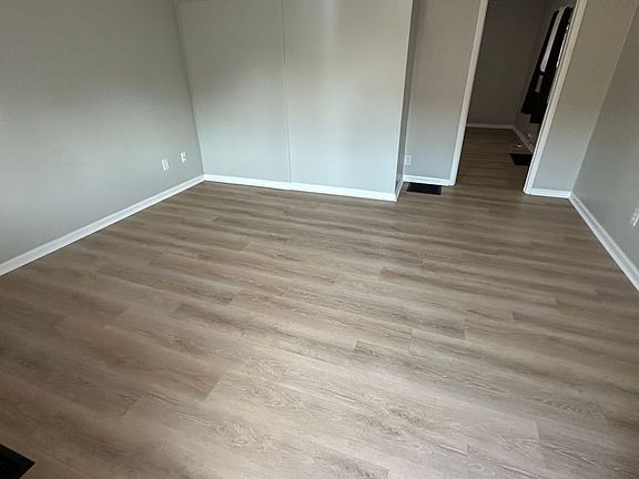 2nd image of 526 Vine St