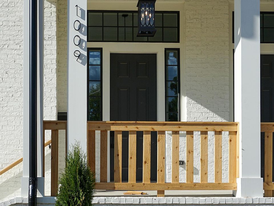 Studio Space within 1009 Parkwood Avenue right next to the Church on Parkwood in Villa Heights, part of the Arts District.