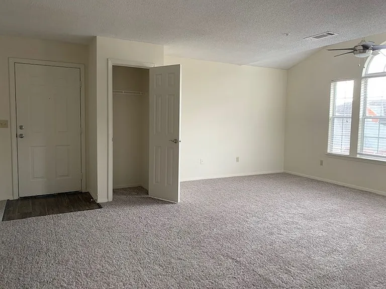 Hamilton at Turman Farms Apartments — Photo 94