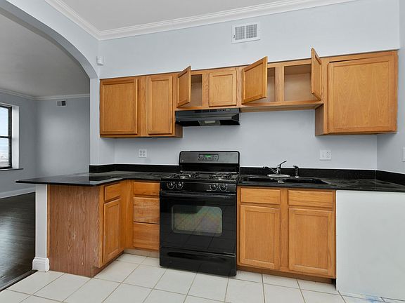 2nd image of 7219 S Yates Blvd APT 4B
