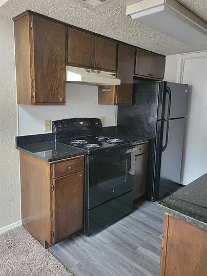 1 bed, 1.5 bath, 1044 sqft, $1,300 — Photo 4
