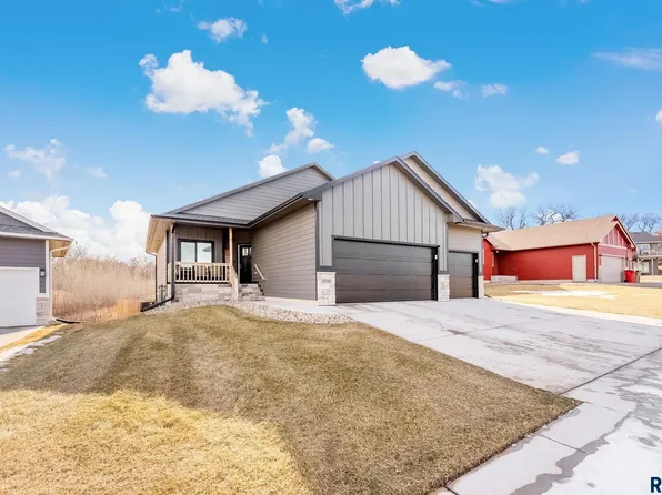 1016 N Mable Cir, Sioux Falls, SD 57103