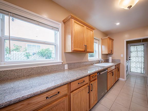 5th image of 6532 Beeman Ave