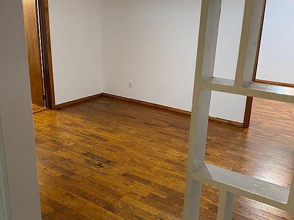 4th image of 45 Saint Stephens Pl Floor Basement