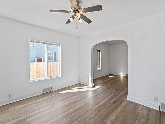 5th image of 810 N 7th Ave W