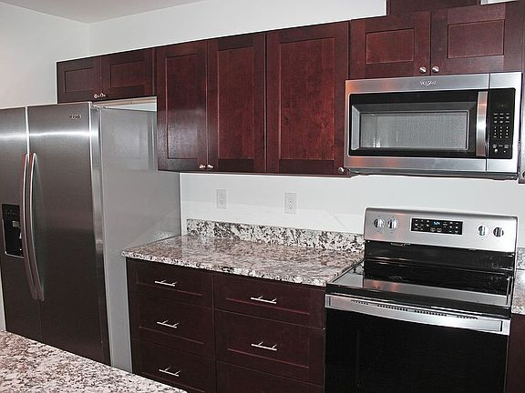 3rd image of 308 Eagle St