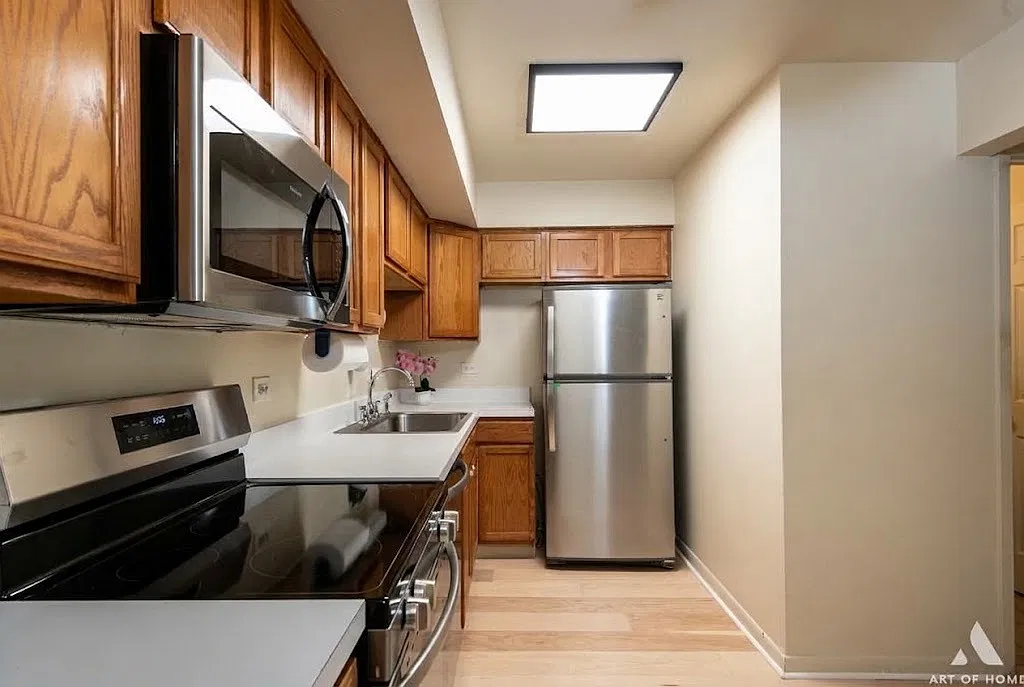 2214 S Goebbert Rd — Photo 3