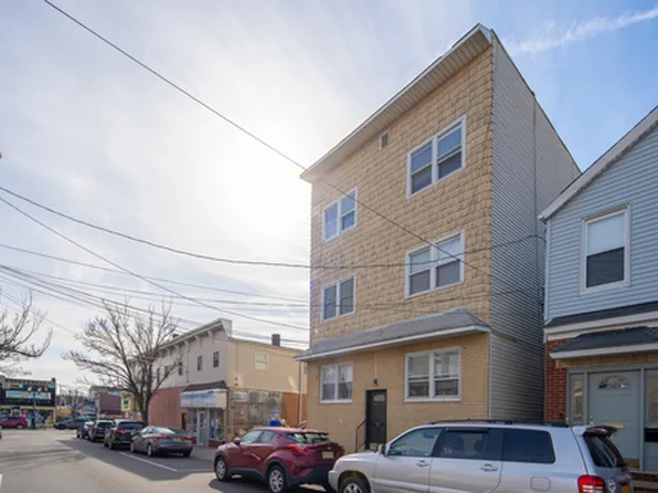 10 W 21st St APT 2R, Bayonne, NJ 07002