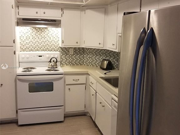 4th image of 300 Bayview Dr Ph 12