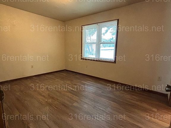 3rd image of 1010 S Topeka St