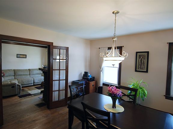 3rd image of 1718 Cumberland St