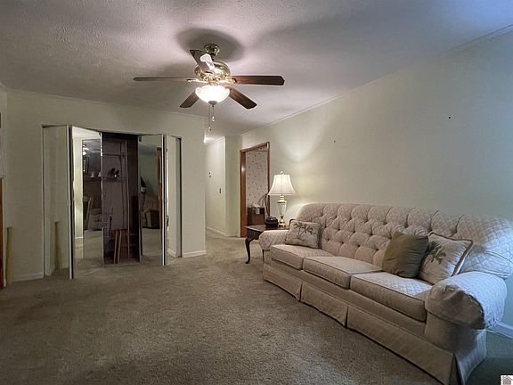 4th image of 462 Allen Cir
