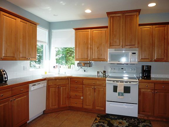 3rd image of 9201 Vancouver Dr NE