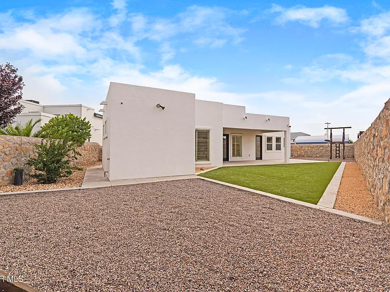 13637 Chepstow Ct — Photo 35