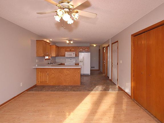 5th image of 416 Lady Slipper Ave NE