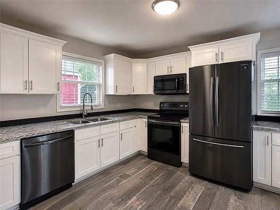 5th image of 208 W North Ave
