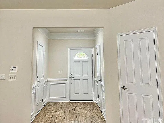 3 bed, 2.5 bath, 1645 sqft, $1,950 — Photo 2