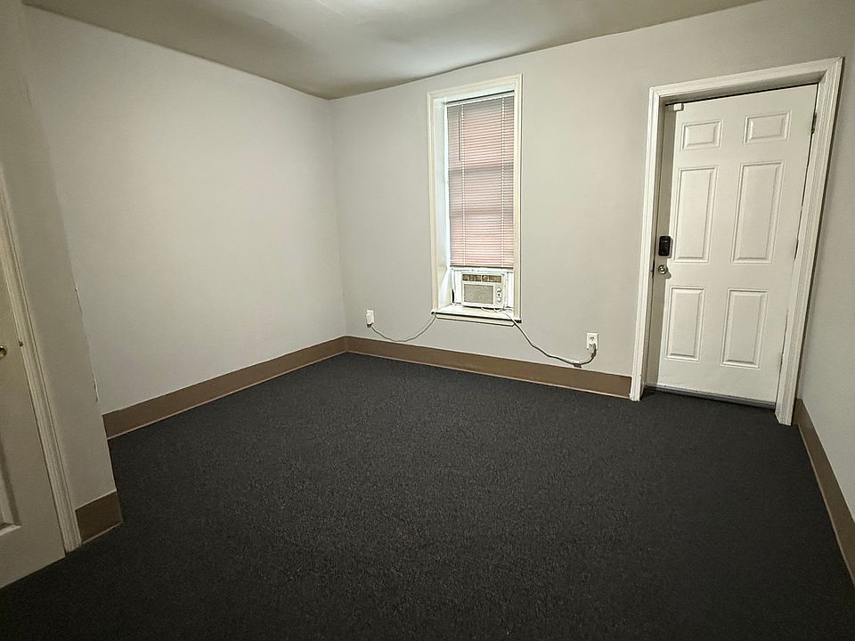 1st image of 1905 W Fairmount Ave
