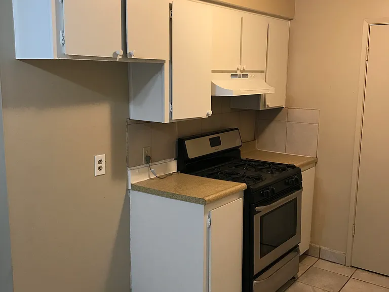 Glenn Apartments — Photo 3