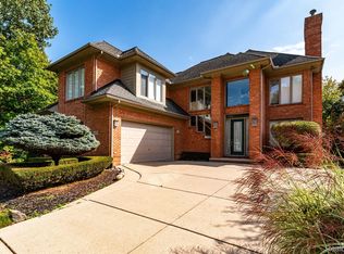 18201 Cascade Dr, Northville, MI 48168