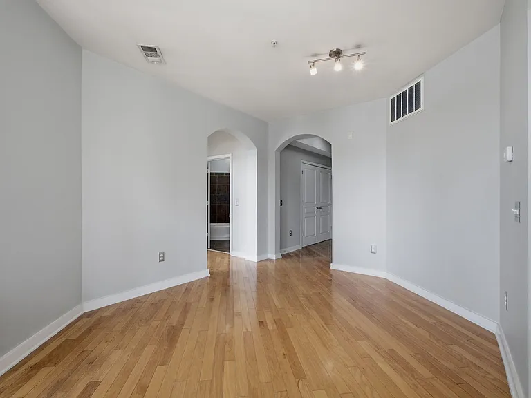 3000 Vanderbilt Pl #445 — Photo 12