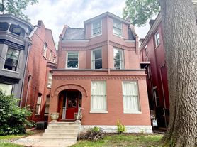 1245 S 1st St, Louisville, KY