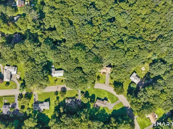 Federal Road, Shelton, CT 06484