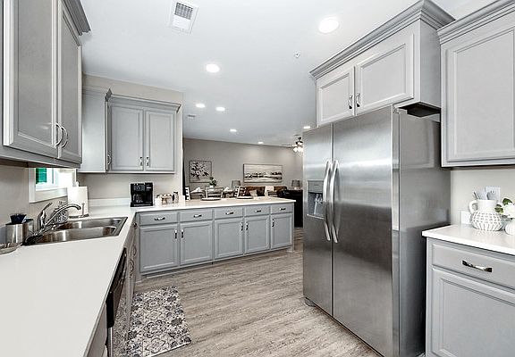 4th image of 3111 SW Ivy Ave #3B