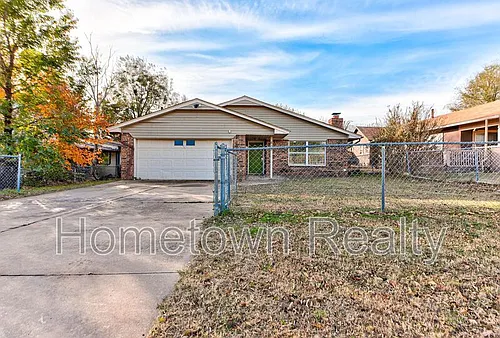 605 W Clarke St Photo 1