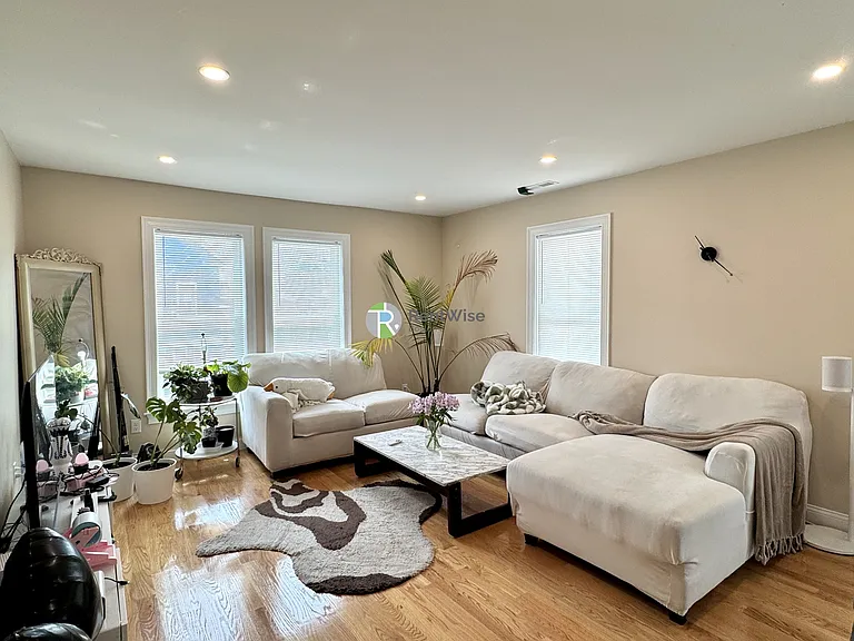 64 Waverly St — Photo 2