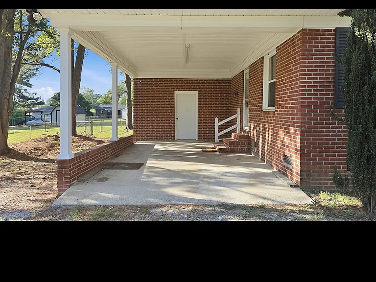 3915 Northern Hills Dr — Photo 7