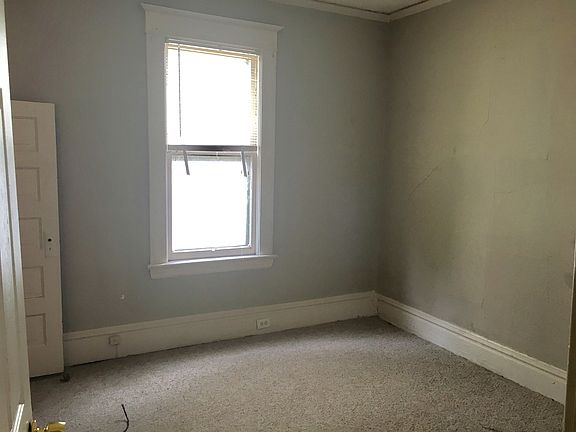 5th image of 246 Eastern Ave SE #1