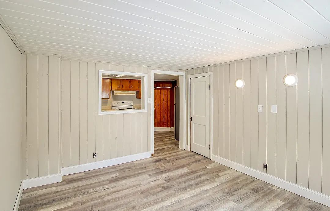 3 bed, 960 sqft, $1,400 — Photo 3