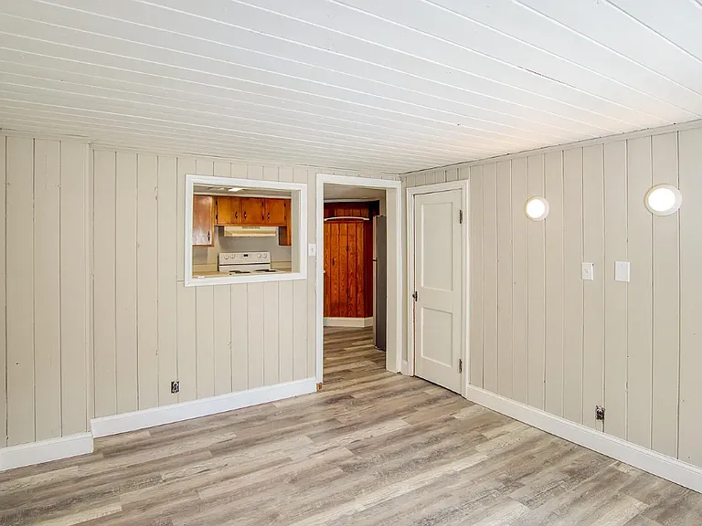 9924 Sunset Dr — Photo 3