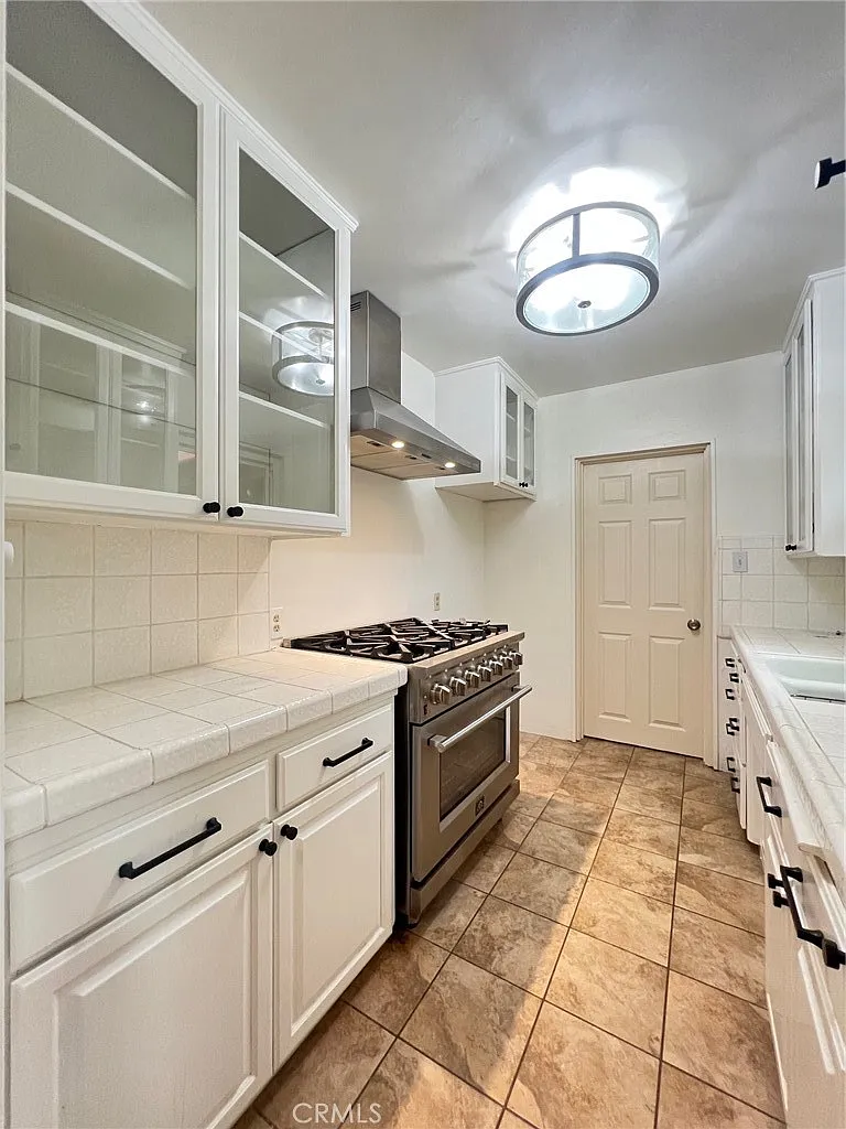 3 bed, 1243 sqft, $4,350 — Photo 3