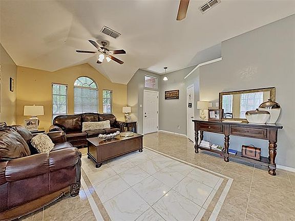 4th image of 429 Kelley Ct