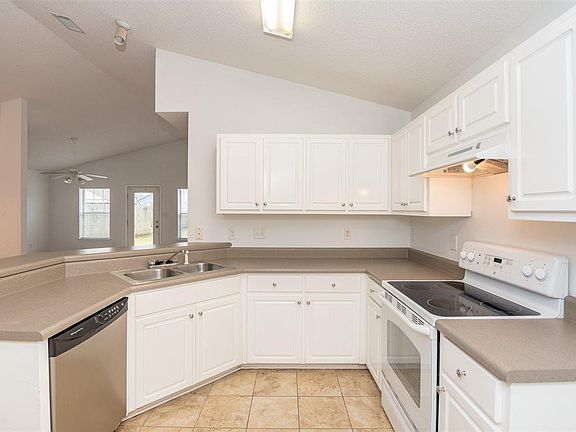 2nd image of 3763 Victorian Blvd