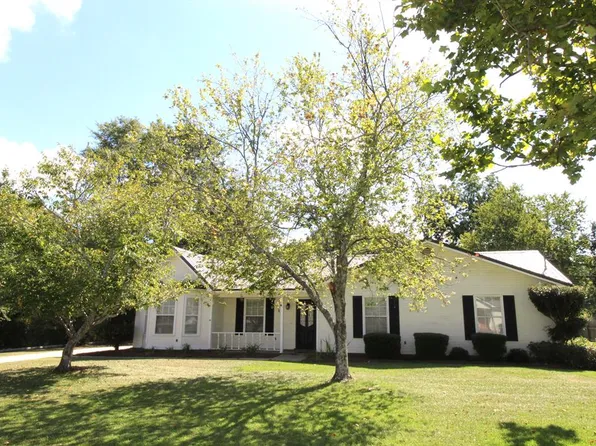 101 Broxton Ct, Headland, AL 36345