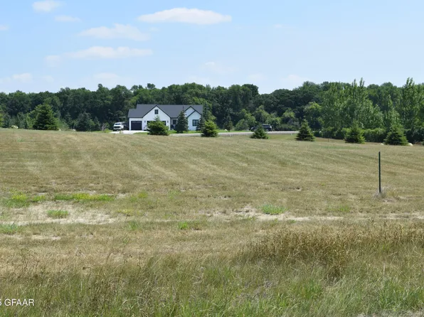 206 Weed Dr, Devils Lake, ND 58301