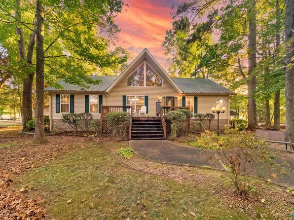 90 Pine Harbor Ln, Gadsden, AL 35903