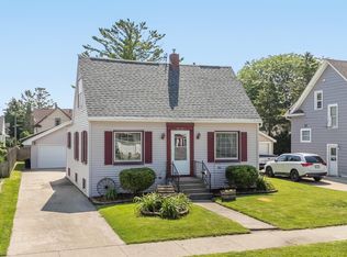 1230 Mount Vernon St, Oshkosh, WI 54901