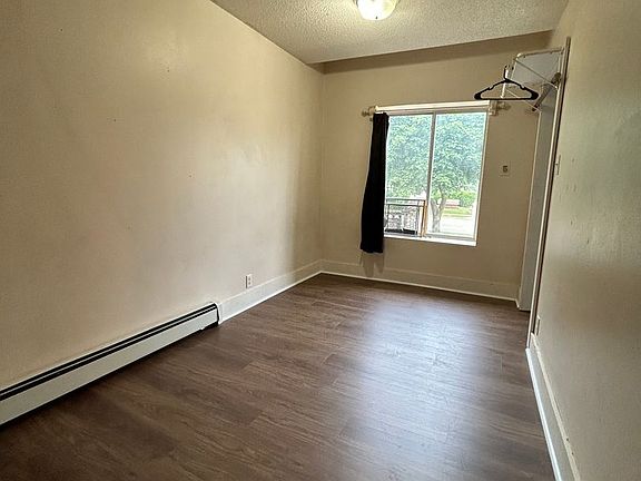 4th image of 409 W Ave S #0