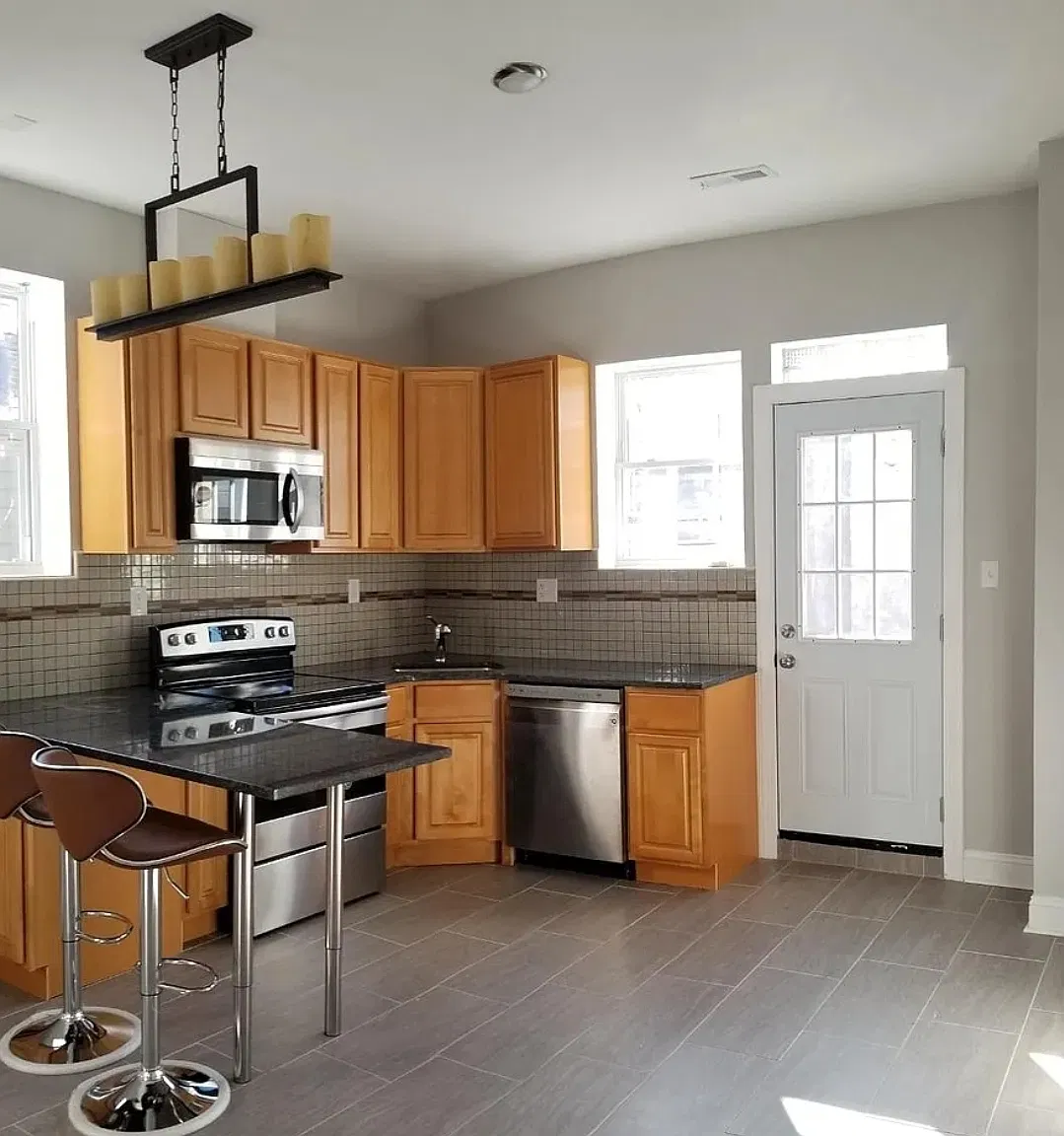 3 bed, 1600 sqft, $1,700 — Photo 3