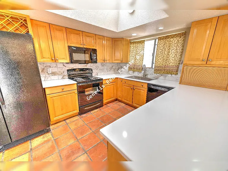 4741 E Calle Elegante — Photo 4