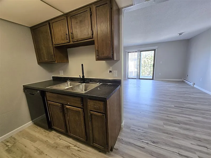 2 bed, 1.0 bath, 800 sqft, $950 — Photo 2