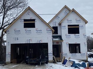 1N349 Purnell St, Carol Stream, IL 60188