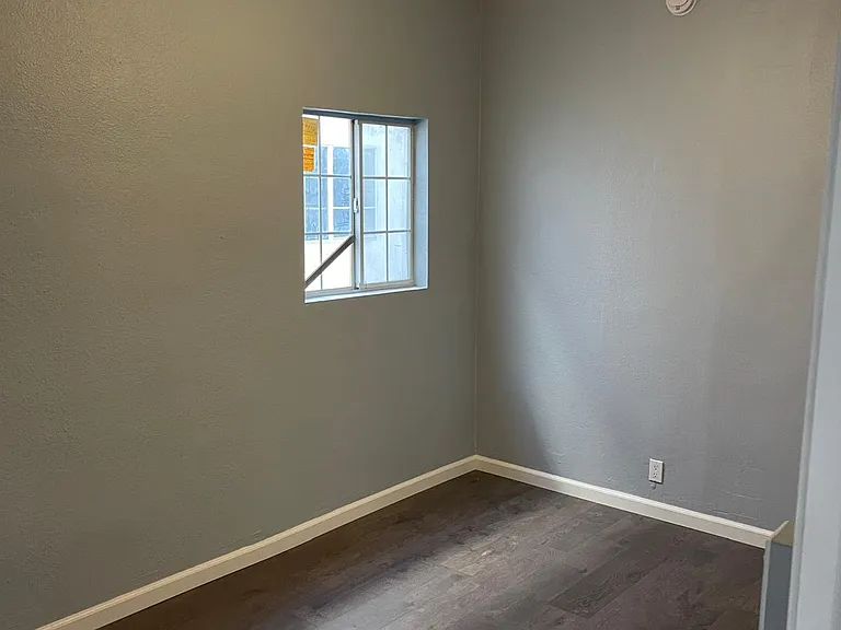 212 S Berendo St #216-1/2 — Photo 6