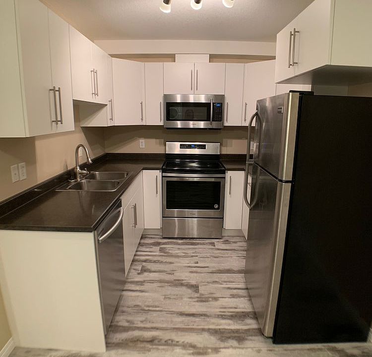 1st image of 200 Lougheed Dr #1114