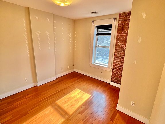 2nd image of 782 Richmond Ter Floor 2