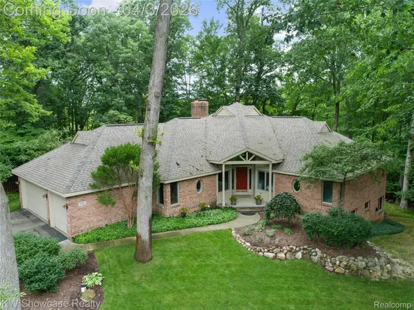 3510 Sutton Ln, Commerce Township, MI 48390